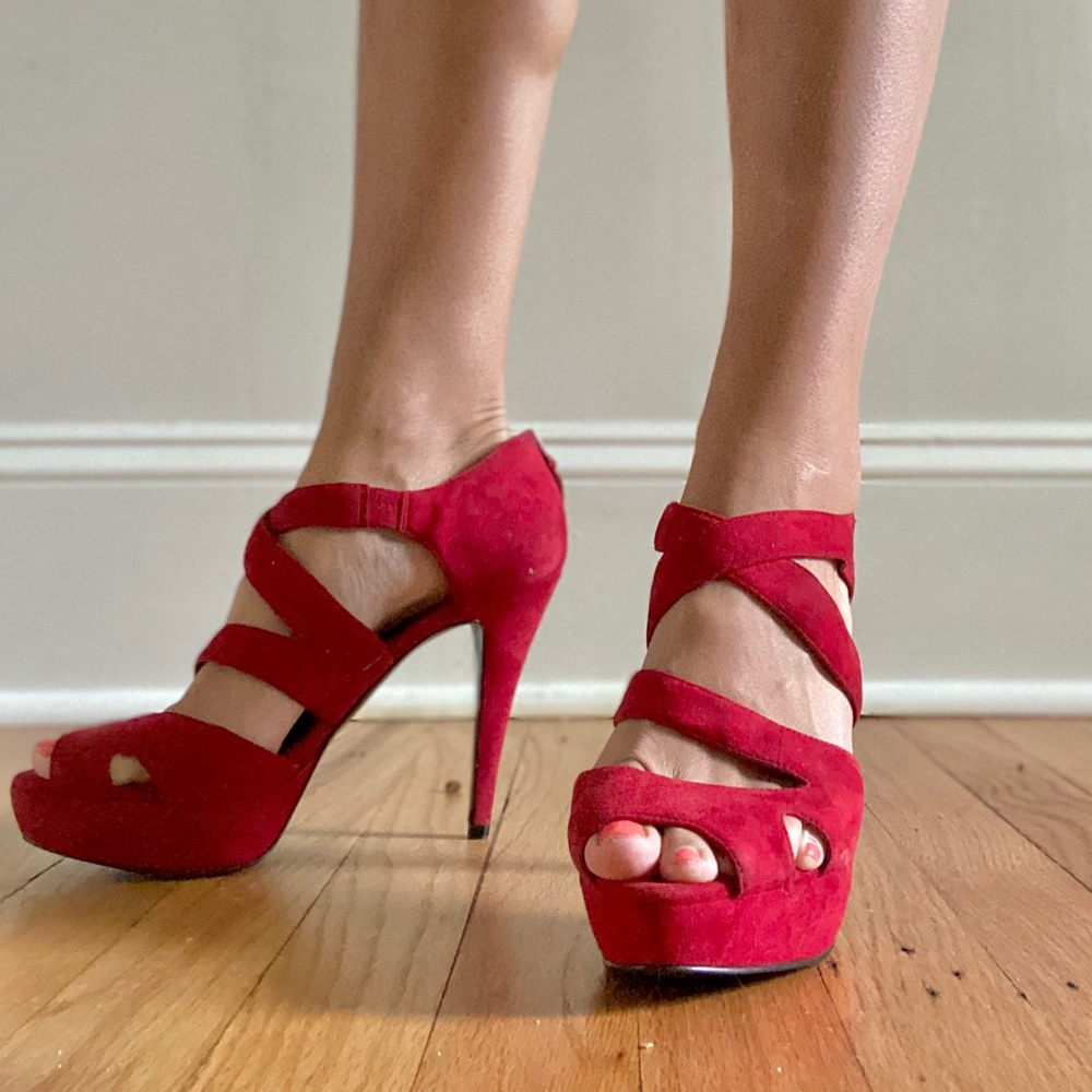 ONLY WORN ONCE GUESS PLATFORM HEELS